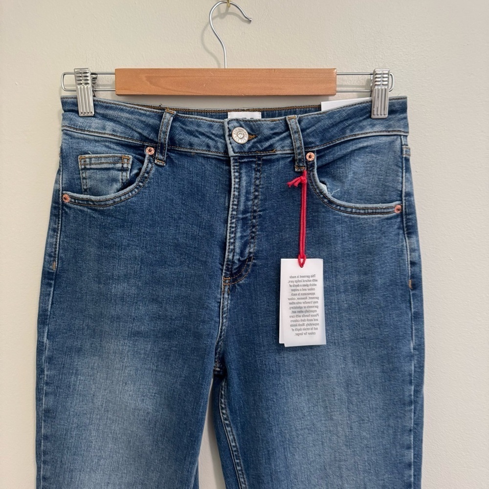 BDG NWT Mid Rise Slim Flare Jeans - Picture 2 of 8